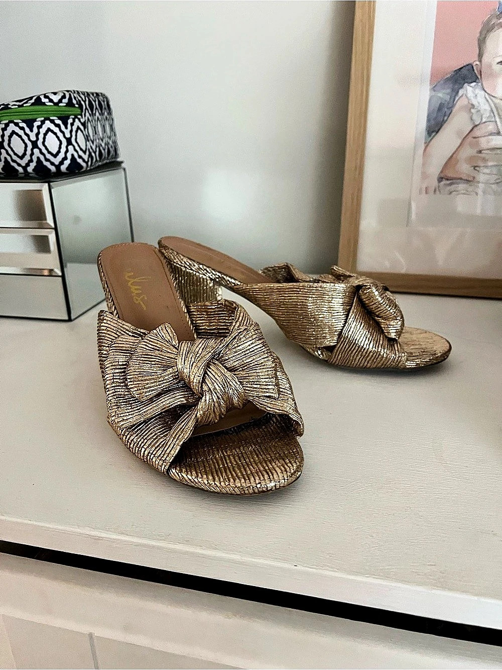 Lulus gold bow heel sandal
